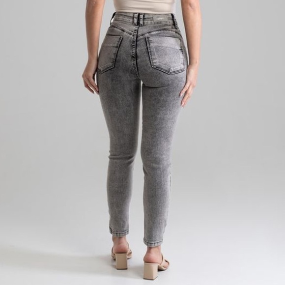 Sawary Women’s Size 42 Light Gray Butt Lifting Shape Up Stretch Jeans Waist 28 - Picture 2 of 10